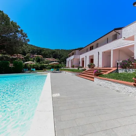 Elba Island Pool & Tennis